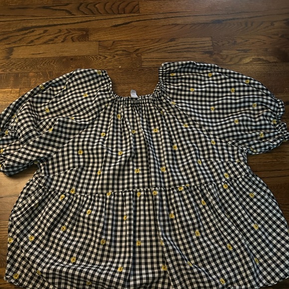 Old Navy women’s plus size blouse - Picture 2 of 4